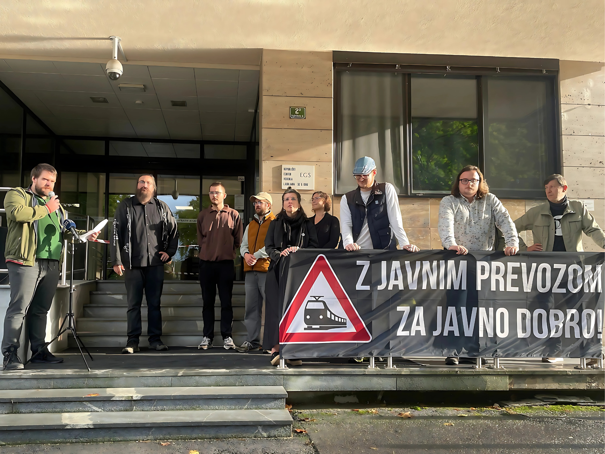 Protest za dostojen javni potniški promet